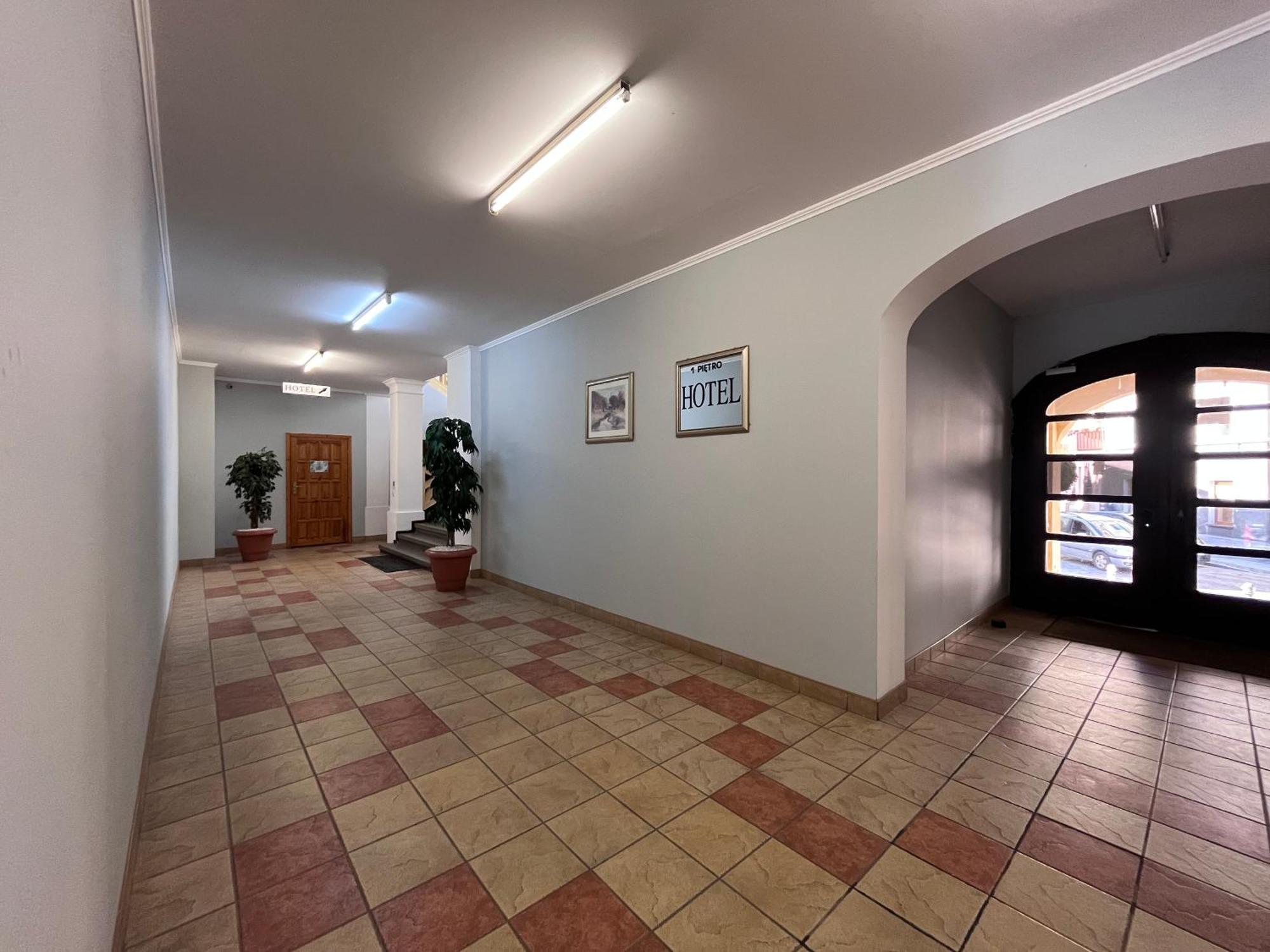 Hotel Polonia Namysłów Dış mekan fotoğraf